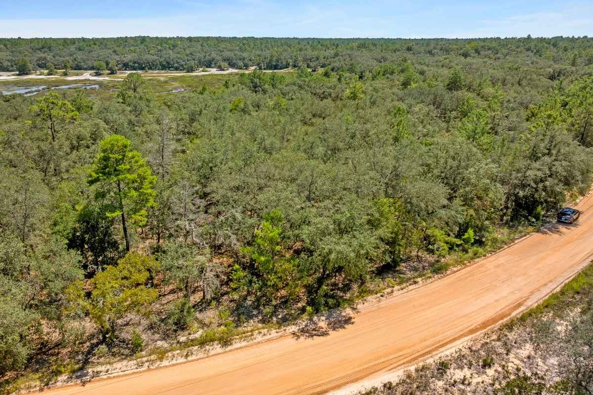 Wooded residential lot in Interlachen Lakes Estates Florida